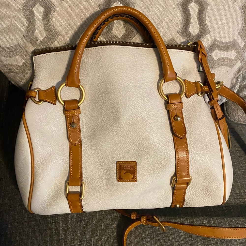 Dooney & Bourke Satchel ‼️SOLD❌❌‼️